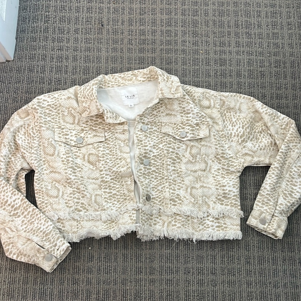 Cute Printed Cropped Le Lis Jean jacket